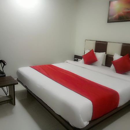 Hotel Lake Palace Ahmedabad Exterior foto